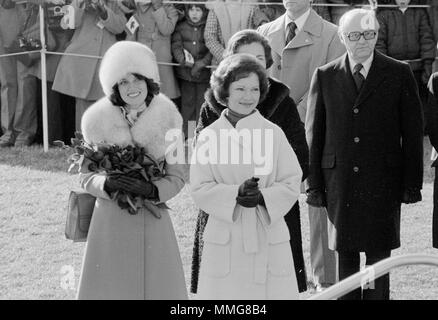 Margaret Trudeau (Ehefrau von Pierre Trudeau, 15 Premierminister von Kanada), Links und Eleanor Rosalynn Carter (Ehefrau des Präsidenten der Vereinigten Staaten, Jimmy Carter) 1977 Stockfoto