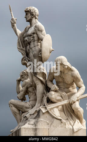 Detail eines der vielen steinernen Statuen, die das Denkmal Victor Emmanuele II, Rom, Italien schmücken, Europa Stockfoto