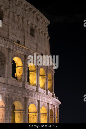 Das Kolosseum bei Nacht beleuchtet, Rom, Italien, Europa Stockfoto