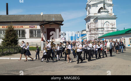 Mstyora, Russia-May 9,2018: Säule der Menschen gehen auf die Straße bei festlichen Tag des Sieges in Stadt Mstyora, Russland. Unsterblich regiment Stockfoto