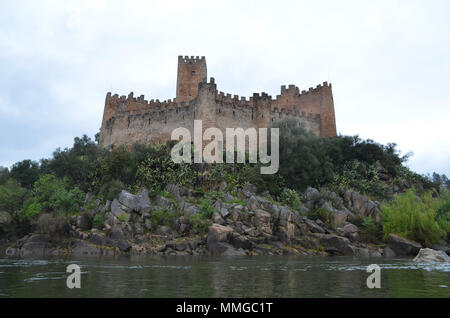 Almourol Templer Burg, in einer kleinen Insel im Fluss Tejo tiver gelegen, zentrale Portugal Stockfoto