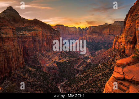 Sonnenuntergang über Zion Nationalpark, Utah Stockfoto