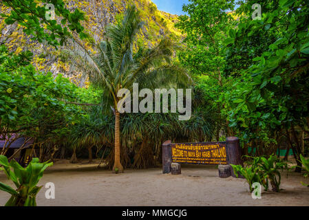 Zeichen auf Maya Beach auf Koh Phi Phi Island in Thailand Willkommen Stockfoto