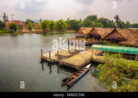 Blick von der Brücke über den River Kwai Stockfoto