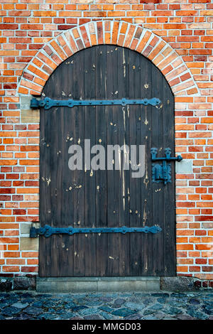 Nahaufnahme des alten rostigen Eisernen Tor. Stockfoto