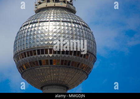 Berlin, Deutschland - 11. Juni 2013: Berlin, Deutschland - 10. Dezember 2017: Fragment der Fernsehturm am Alexanderplatz in Berlin, Deutschland Stockfoto