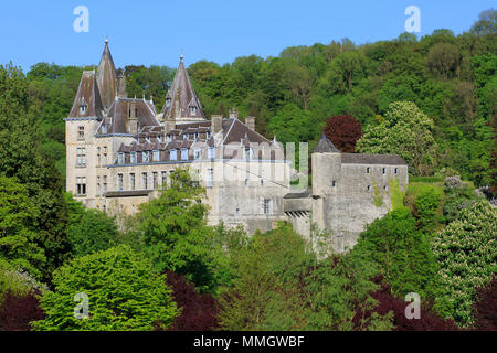 Das Schloss der Grafen von Ursel entlang des Flusses Ourthe, in Durbuy (Provinz Luxemburg), Belgien Stockfoto