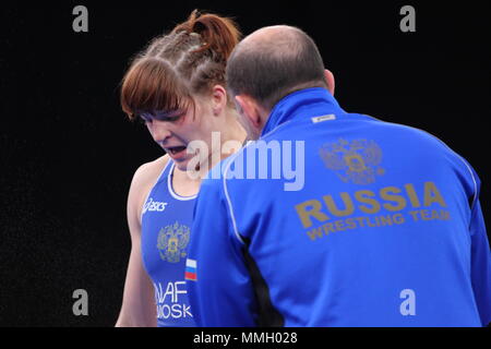 Zlateva Stanka vs Ekaterina Bukina bei den Frauen Greco Roman Wrestling, FILA Wettbewerb Programm, Excel Arena, London, 11. Dezember 2011 Wettbewerb Stockfoto