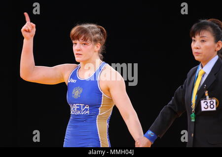 Zlateva Stanka vs Ekaterina Bukina bei den Frauen Greco Roman Wrestling, FILA Wettbewerb Programm, Excel Arena, London, 11. Dezember 2011 Wettbewerb Stockfoto