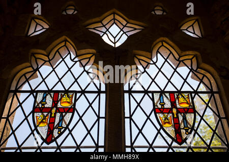Kampf, Großbritannien - 6. Mai 2018: Das Wappen der Battle Abbey, dargestellt in der Töpferei der Abtei in Battle, East Sussex, am 6. Mai 2018. Stockfoto