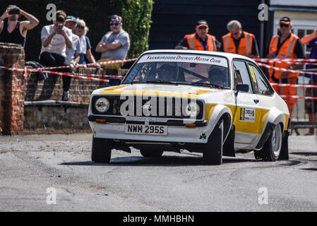 Adrian kann Fahrer Simon Mai co Treiber racing Ford Escort in der geschlossenen öffentlichen Straße Corbeau Sitze Auto Rallye Tendring und Clacton, Essex, Großbritannien Stockfoto