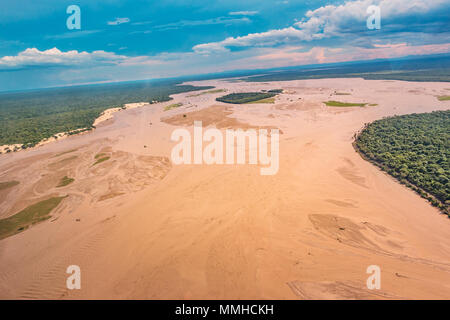 Stock Foto des Rio Grande aka Rio Guapay in der Nähe von Santa Cruz, Bolivien, Südamerika, wie von einem gecharterten Flugzeug gesehen. Stockfoto