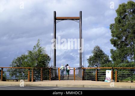 Kabel-Pier, Sealy Lookout in Coffs Harbour, Australien. Auch als Wald Himmel Pier besteht aus Metall und Holz ist eine touristische Attraktion Stockfoto