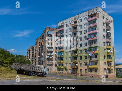 Chiatura ist ein georgianisches Bergbau Stadt, berühmt für seine sozialistische Architektur, und für die Super alt und rostig Seilbahnen noch heute verwendet Stockfoto