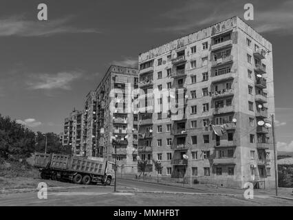 Chiatura ist ein georgianisches Bergbau Stadt, berühmt für seine sozialistische Architektur, und für die Super alt und rostig Seilbahnen noch heute verwendet Stockfoto