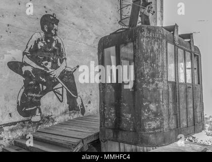 Chiatura ist ein georgianisches Bergbau Stadt, berühmt für seine sozialistische Architektur, und für die Super alt und rostig Seilbahnen noch heute verwendet Stockfoto