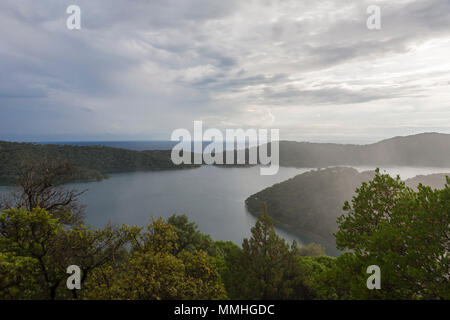 Veliko Jezero: Ein großer See im Nationalpark Mljet, Otok Mljet, Kroatien Stockfoto