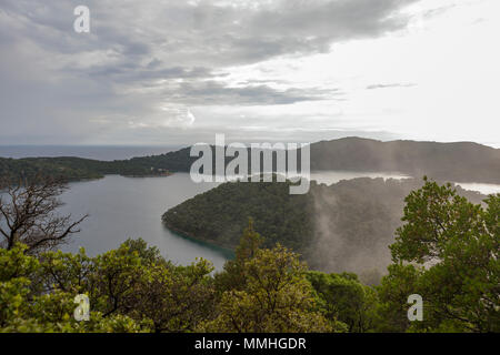 Veliko Jezero: Ein großer See im Nationalpark Mljet, Otok Mljet, Kroatien Stockfoto