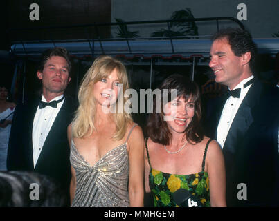 BURBANK, CA - Juni 02: (L-R) Schauspieler Kurt Russell, Schauspielerin Goldie Hawn, Schauspielerin Sally Field und Alan Greisman an Warner Bros. Studio Umwidmung Ereignis bei Warner Bros Studios am 2. Juni 1990 in Burbank, Kalifornien. Foto von Barry King/Alamy Stock Foto Stockfoto