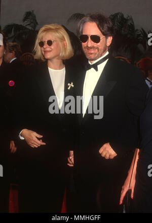 BURBANK, CA - Juni 02: (L-R) Schauspielerin Kate Capshaw und Regisseur Steven Spielberg an Warner Bros. Studio Umwidmung Ereignis bei Warner Bros Studios am 2. Juni 1990 in Burbank, Kalifornien. Foto von Barry King/Alamy Stock Foto Stockfoto