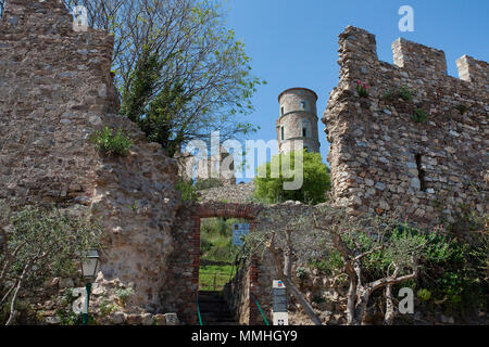 Mittelalterliche Burgruine, 11. Jahrhundert, Grimaud-Village, Cote d'Azur, Südfrankreich, Frankreich, Europa Stockfoto