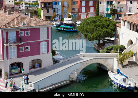 Port Grimaud, lagunenstadt am Golf von Saint Tropez, Cote d'Azur, Südfrankreich, Frankreich, Europa Stockfoto