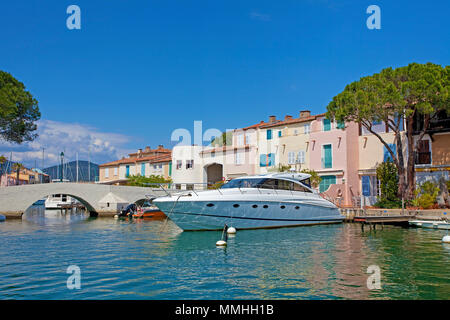 Port Grimaud, lagunenstadt am Golf von Saint Tropez, Cote d'Azur, Südfrankreich, Frankreich, Europa Stockfoto