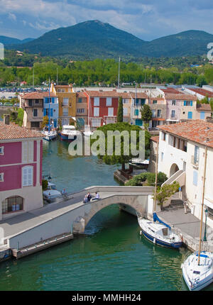 Port Grimaud, lagunenstadt am Golf von Saint Tropez, Cote d'Azur, Südfrankreich, Frankreich, Europa Stockfoto