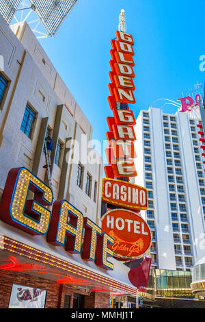 Große Leuchtreklamen für die Golden Gate Casino und Hotel auf der Fremont Street Las Vegas, Nevada Stockfoto