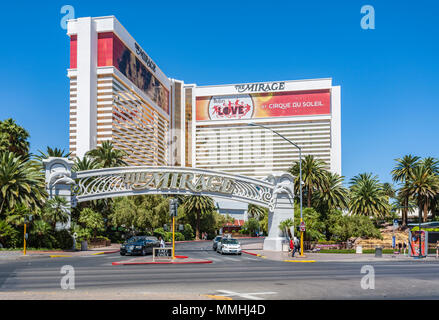 Gewölbte Eingang des Mirage Hotel und Casino auf dem Las Vegas Strip im Paradies, Nevada Stockfoto