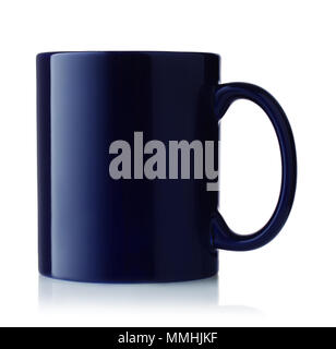 Seitenansicht des blauen Kaffeebecher isoliert auf weißem Stockfoto