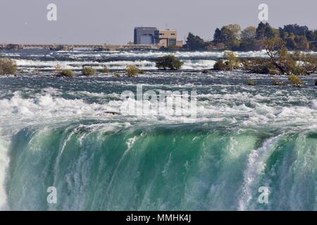 Hintergrund mit einem leistungsfähigen Niagara Wasserfall Stockfoto