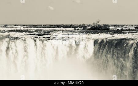 Postkarte mit einer leistungsstarken Niagara Wasserfall Stockfoto