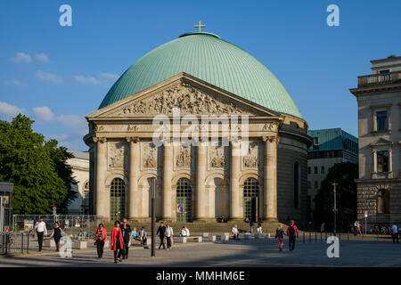 Berlin, Deutschland - Mai 2018: St. Hedwigs Kathedrale (Deutsch: Sankt-Hedwigs-Kathedrale), Berlin, Deutschland Stockfoto
