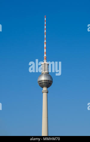 Berlin, Deutschland - Mai, 2018: Der Fernsehturm/Fernsehturm (Fernsehturm), die berühmteste Sehenswürdigkeit in Berlin, Deutschland Stockfoto