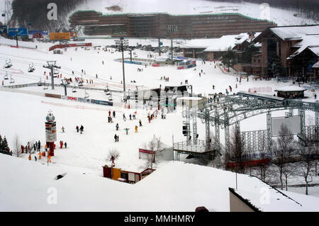 Anzeigen von yongpyong Alpine Center Ski Resort, wo die 2018 Olympischen Winterspiele statt, Pyeongchang, Südkorea wurden Stockfoto