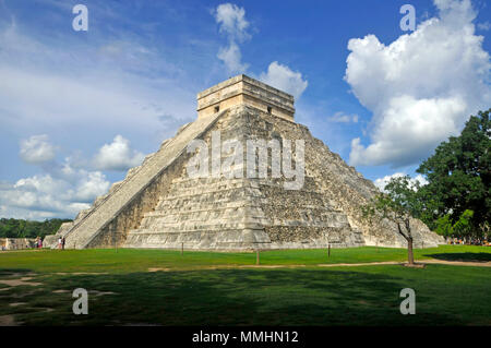 Maya Pyramide El Castillo in das UNESCO-Weltkulturerbe Chichén Itzá, Merida, Yucatan, Mexiko Stockfoto
