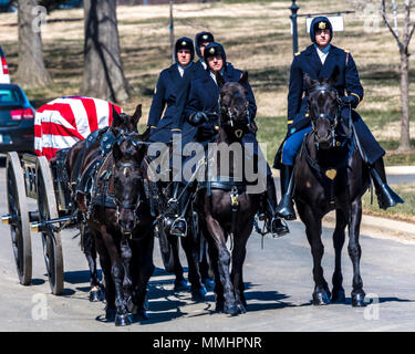 März 26, 2018 - Arlington Friedhof, WASH D.C. - Vergraben in den nationalen Friedhof von Arlington, Virginia, mit Sarg auf Pferd durchgeführten caisson Stockfoto