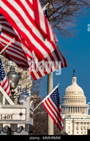 APRIL 11, 2018 - Washington D.C. - USA Flaggen frame US Capitol, Washington D.C. Stockfoto