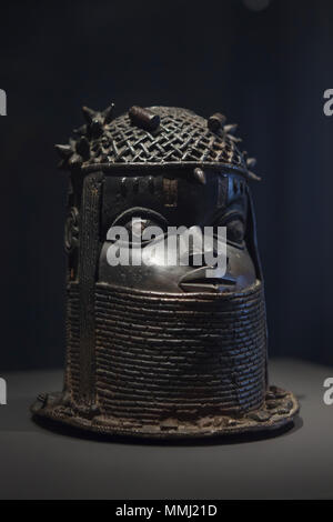 Commemorative Kopf eines Königs aus dem Benin Königreich ab dem 17. oder 18. Jahrhundert auf Anzeige im Weltmuseum Wien (Museum für Völkerkunde) in Wien, Österreich. Stockfoto