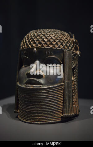 Commemorative Kopf eines Königs aus dem Benin Königreich ab dem 16. oder 17. Jahrhundert datiert auf Anzeige im Weltmuseum Wien (Museum für Völkerkunde) in Wien, Österreich. Stockfoto