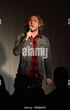 Seann Walsh Stand up Comedian auf der Bühne an der Legion in Lerwick Shetland Stockfoto