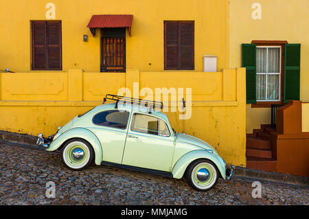 Vintage alten Timer geparkt im malaiischen Viertel von Bo Kaap berühmt für seine bunte Architektur, Kapstadt, Südafrika. Stockfoto