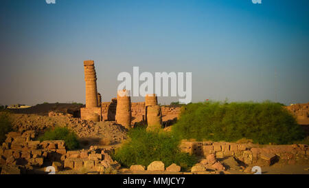 Letzte stehende Säulen von Napata der Tempel des Amun am Fuße des Jebel Barkal Berg bei Karima, Sudan Stockfoto