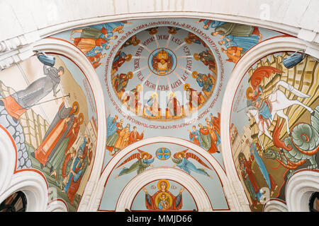 Tiflis, Georgien - 20. Mai 2016:. Ansicht von unten auf das Dome, Decke mit Fresken mit biblischen Geschichte, der Innenraum der Kirche St. George Kashveti gemalt, Stockfoto