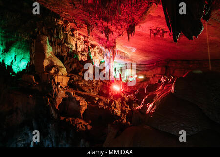 Kutaisi, Georgien. Anzeigen von sataplia Karsthöhle in Staat Sataplia finden. Stockfoto