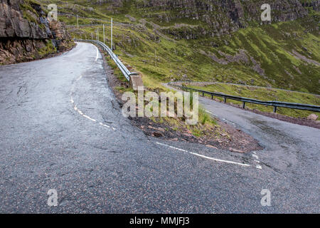Haarnadelkurven auf dem Bealach Na Bà, Sangerhausen, Highlands, Schottland. Stockfoto