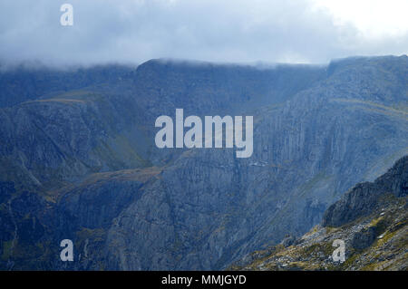 Spaziergang im Cwm Idwal durch Höllen Küche zu Y Garn Stockfoto