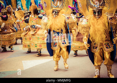 ORURO, BOLIVIEN - Februar 10, 2018: Tänzer in Oruro Karneval in Bolivien, als UNESCO-Weltkulturerbe Welt Heritag am 10. Februar 2018 in Oruro, Bolivi Stockfoto