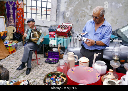 Feira da ladra/Diebe Flohmarkt, Lissabon, Portugal Stockfoto